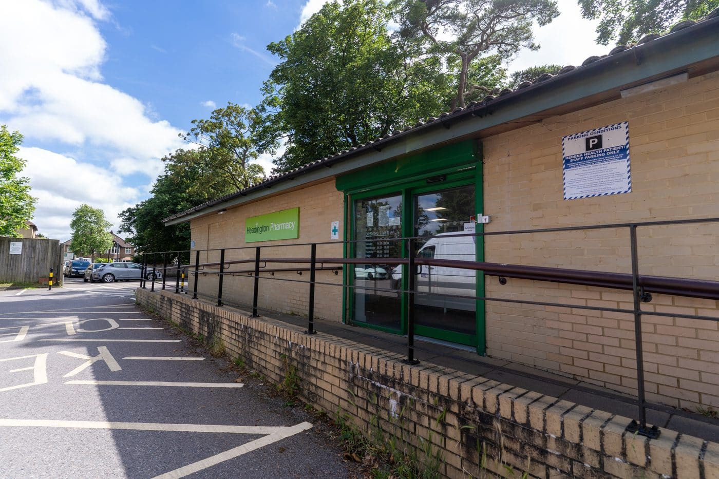 MediPill Pharmacy Headington branch exterior, London Road